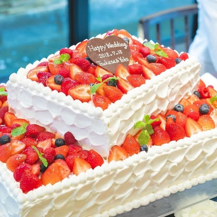 KIYOMIZU京都東山 公式さんのインスタグラム写真 - (KIYOMIZU京都東山 公式Instagram)「. 「幸せをみんなで分かち合う」という意味と 「人生の幸福や繁栄、豊かさの象徴」という ふたつの意味を持つウェディングケーキ♡  おふたりの世界観を最大限に表現し 披露宴を華やかに盛り上げる 素敵なケーキを一から作り上げます＊ . ---------------------- . @kiyomizu_kyoto_higashiyama をフォローし 【#kiyomizu京都東山】で検索してくださいね❖ . #スタイルズ花嫁 #KIYOMIZU京都東山 #KIYOMIZU花嫁 #ブライダルハウスtutu #結婚式 #披露宴 #京都花嫁 #ウェディング #挙式 #式場探し #結婚準備 #プレ花嫁 #結婚式場 #ブライダルフェア #結婚式レポ #ウェディングケーキ #シャワーケーキ #フルーツケーキ #イチゴケーキ #3段ケーキ #オリジナルケーキ #ケーキ入刀 #王冠ケーキ #ウェディングアイテム #イチゴ #披露宴演出 #ウェディングケーキデザイン #ケーキ #フルーツシャワーケーキ」2月19日 17時49分 - kiyomizu_kyoto_higashiyama