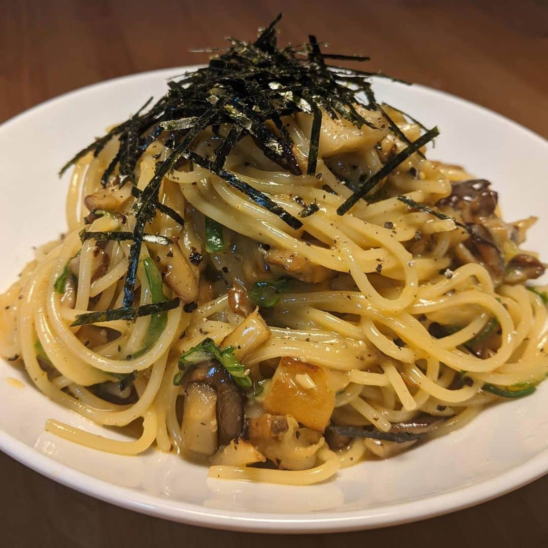 The Japan Timesさんのインスタグラム写真 - (The Japan TimesInstagram)「Even without authentic Italian guanciale (cured pork jowl), it’s possible to make a rich, hearty carbonara with ingredients from any Japanese supermarket. No pork? No problem. Make a mushroom-miso carbonara instead with the link in our bio. 📸 W. Tanner Kirk . . . . . . #Japan #Tokyo #cooking #pasta #carbonara #Italian #Italianfood #Japanese #japanesecooking #japanesefood #recipe #日本 #東京 #料理 #パスタ #カルボナーラ #イタリア料理 #日本料理 #レシピ #美味しい #🍜」2月19日 17時50分 - thejapantimes