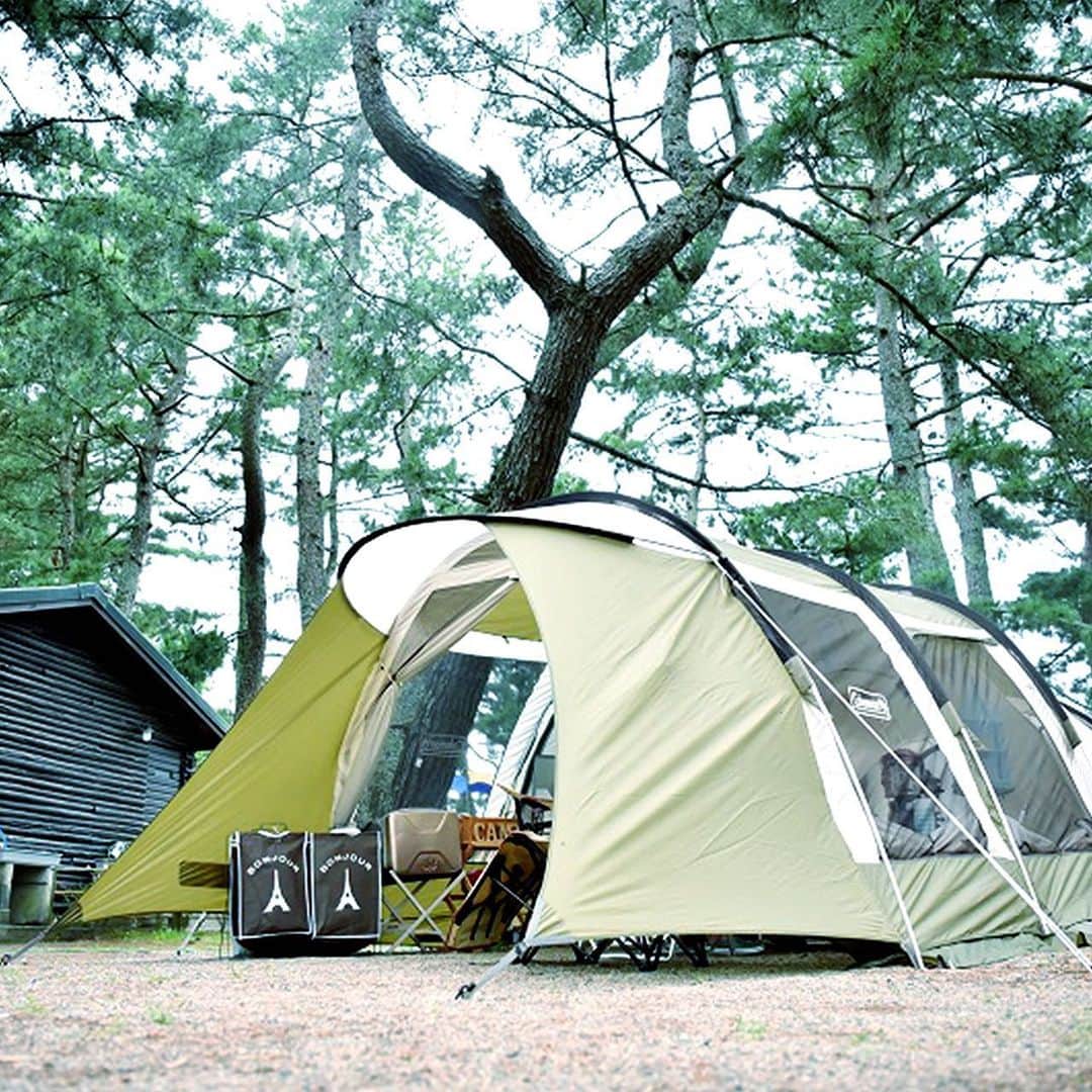 キャンプ情報サイト［ランタン］さんのインスタグラム写真 - (キャンプ情報サイト［ランタン］Instagram)「CAMP SMILE STYLE ／ 笑顔があふれるキャンプサイトはコールマンスタイル！ ＼ いろんなキャンパーのキャンプスタイルを現地取材と一般キャンパーからの投稿で数多く掲載してます。 . . 詳しくは @lantern.camp webサイトをご覧ください . . #camp #camping #outdoor #travel #trip #lantern_smile #nature #キャンプ #キャンプ用品 #アウトドア #テント #自然 #旅行 #キャンプ初心者  #キャンプ好きな人と繋がりたい #camper #外遊び #マイアミ浜オートキャンプ場 #coleman #コールマン #uniflame #ユニフレーム #ツインバーナー #エナメルディッシュウェアセット #ファミリーキャンプ」2月19日 18時00分 - lantern.camp