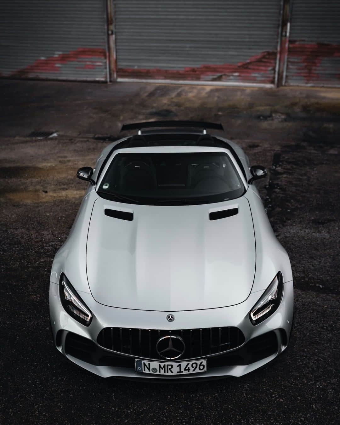 Mercedes AMGのインスタグラム：「[Kraftstoffverbrauch kombiniert: 12,5 l/100 km | CO₂-Emissionen kombiniert: 284 g/km | amg4.me/efficiency-statement | Mercedes-AMG GT R Roadster]  The most impressive creations are sometimes found in most unlikely of places.  📷  @s_m_h_r   #MercedesAMG #DrivingPerformance #AMG #GTR」
