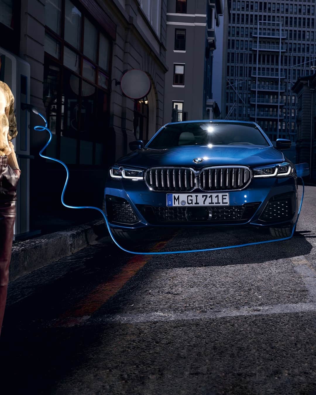 BMWのインスタグラム：「Quiet luxury. The BMW 5 Series Sedan. #THE5 #BMW #5Series #JoyElectrified #pluginhybrid #PHEV __ BMW 530e Sedan: Fuel consumption weighted combined in l/100km: 1.9–1.7 (NEDC); 1.8–1.3 (WLTP), CO2 emissions weighted combined in g/km: 43–39 (NEDC); 42–30 (WLTP), Power consumption weighted combined in kWh/100km: 14.9–13.8 (NEDC); 18.3–16.2 (WLTP). Further information: www.bmw.com/disclaimer   184 hp, 135 kW, 300 Nm, Acceleration (0-100 km/h): 5.9 s, Top speed (limited): 235 km/h.」