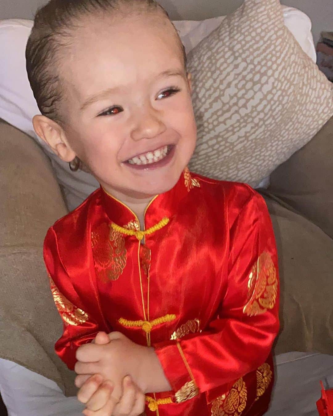 アレハンドロ・フェルナンデス・イグレシアスのインスタグラム：「Feliz Carnaval!! ☺️🙌🏻 ⛩🥋」