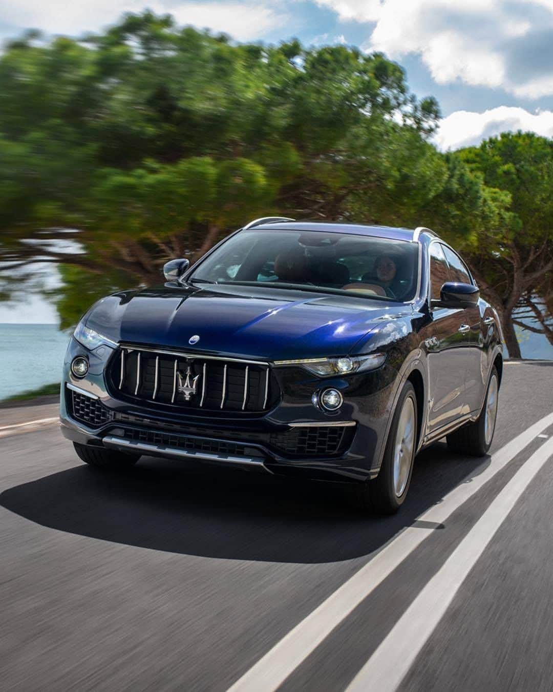 Maserati Japan | マセラティ ジャパンのインスタグラム：「レヴァンテのデザイン。他の追随を許さない、流暢かつ雄弁なその美しさもまた、マセラティが誇るグランドツアラーの本質なのです。  #Maserati #マセラティ  #MaseratiJapan #マセラティジャパン #Levante #レヴァンテ  レヴァンテの詳細はこちら https://www.maserati.com/jp/ja/models/levante」