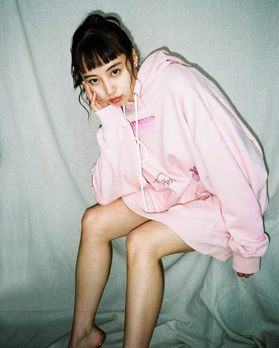 QUSSIO RTW from Tokyoのインスタグラム：「Coming soon🌸⠀⠀⠀⠀⠀⠀⠀⠀⠀ .⠀⠀⠀⠀⠀⠀⠀⠀⠀ 本日20:00より新作コレクション発売開始🛒⠀⠀⠀⠀⠀⠀⠀⠀⠀ GRAFFITI HOODIE OP / PINK⠀⠀⠀⠀⠀⠀⠀⠀⠀ ¥11,900＋TAX」