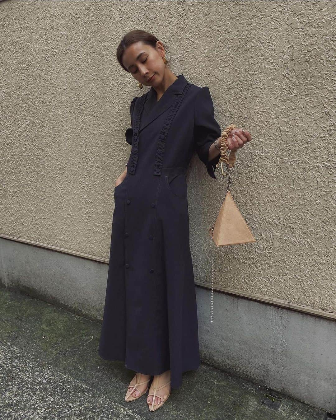 黒石奈央子さんのインスタグラム写真 - (黒石奈央子Instagram)「あめりふく . . tailor suspender dress ¥18500 2/23 . こちらのワンピース、サスペンダーを取り外せて、垂らすこともできて自分でデザイン自由自在！  @ameri_shinjuku @amerivintage @ameri_daikanyama @ameri.shinsaibashi  @ameri_omotesando #ameri#amerivintage #fashion #vintagefashion #coordinate#ootd#outfit#osanposnap #705_outfit #大人ファッション #大人コーディネート #大人スタイル #modestyle #modefashion#modecasual」2月19日 18時04分 - blackstone705