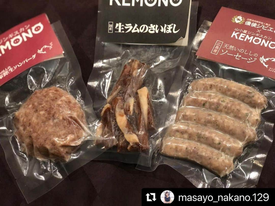 KEMONOのインスタグラム：「. . ありがとうございます😊 こちらの商品は投稿から購入可能！ ご注文おまちしております〜🥰✨ . #Repost masayo_nakano.129 with @make_repost ・・・ ジビエ専門店 その名も　KEMONO 😳👍さんより ジビエ肉セットが届いたので夕飯に頂きました♪  義父さんが丹波篠山出身なので 親戚の方が送ってくださったり お墓参りで買って帰ったりで 猪肉は身近な我が家ですが 基本冬に味噌鍋が定番🫕なので なんとも新鮮すぎた‼️  猪肉ソーセージに猪肉ハンバーグ しっかりした味付け👌で 猪肉の甘みある脂のおかげでジューシー and 生ラムさいぼし　ってのは はじめて食べたけど お酒飲めませんがw 酒のつまみにピッタリでした👍👍👍 どれも風味がクセになるかも😉  焼くだけで簡単にジビエ料理を お家で楽しめるのはいいよね👌  @kemono1215  or ストーリーに リンクしとくので ジビエ食べたい！食べてみたーい！って方 #筋トレ #ボディメイク 中のかたにもオススメだよ👍 是非是非check out😉  . .  #食べるの好きな人と繋がりたい  #ジビエ専門店 #ジビエ #ジビエ肉 #ジビエ通販 #ジビエ料理 #生ラム #イノシシ肉 #お取り寄せグルメ #お取り寄せ #通販グルメ #千日前グルメ #大阪グルメ #通販 #肉 #食レポグラム #食レポ #おうちごはん #グルメ #グルメ好きな人と繋がりたい #グルメスタグラム #インスタフード #インスタグルメ #肉 #肉料理 #肉スタグラム #ハンバーグ #ラム肉」