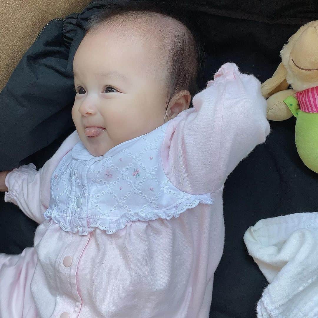 アレクサンダーのインスタグラム：「おはよう❤️べー👅」