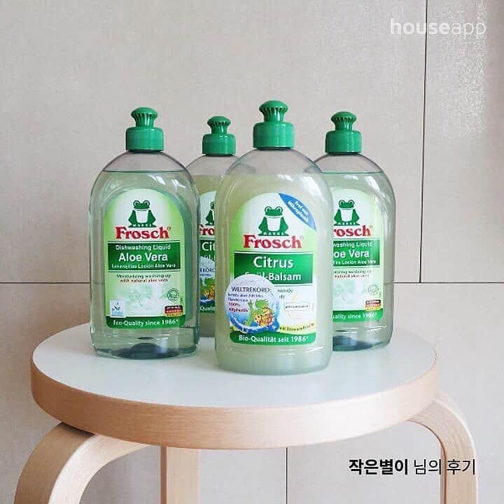 ingerliselilleのインスタグラム：「독일 친환경 세제 프로쉬🐸 🔥마감d-1🔥맨손사용 가능한 주방세제 500ml 4개구성🙌🏻 . ✔️공구가 4개세트 1만원대🔥33% 할인가 ✔️기간 : 2월 14일(일)~2월 20일(토) ✔️구성 : 라즈베리/레몬/석류/알로에/베이킹소다 --> 5종 중 단일 4개세트 or 혼합구성 4개세트 (택1) . 🛒구매는 사진 속 제품태그 터치 👆🏻 . 🛒@housegram_ 프로필 링크 또는 하우스앱에서 ‘프로쉬’ 검색하셔도 구매가능합니다. . 18년 연속 독일 소비자 만족도 1위! 친환경 세제 브랜드 프로쉬 입니다. . 식물성 계면활성제 사용과 함께 맨손으로도 사용가능한 ph5.5 🙌🏻 . 🍓🍋🌵 천연 알로에 추출물 함유, 민감성 피부를 위한 BEST! 알로에 . 천연 베이킹 소다 추출물 기름기 제거에 탁월한 세척력 강화형 BEST! 베이킹소다 . 천연 라즈베리 추출물 함유, 기름기제거에 탁월한 라즈베리 . 레몬 껍질 추출물 함유, 해산물, 비린내 제거에 탁월한 레몬 . 석류 추출물 함유로 민감성 피부 사용은 물론 향기까지 매력적인 석류~🥰 . 총 5개 타입 중 단일모델 4개세트 혹은 혼합구성으로 선택하여 구매하실 수 있습니다. 👍🏻 . 한번 써보면 재구매 각이라는 그 제품! 하우스앱에서 시즌 특가로 만나보세요🐸 . #하우스앱 #하우스스토어 #하우스그램 #프로쉬 #친환경주방세제 #주방용품 #주방세제 #베이킹소다세제 #친환경세제 #독일프로쉬 #프로쉬세제 #프로쉬공구 #🐸」