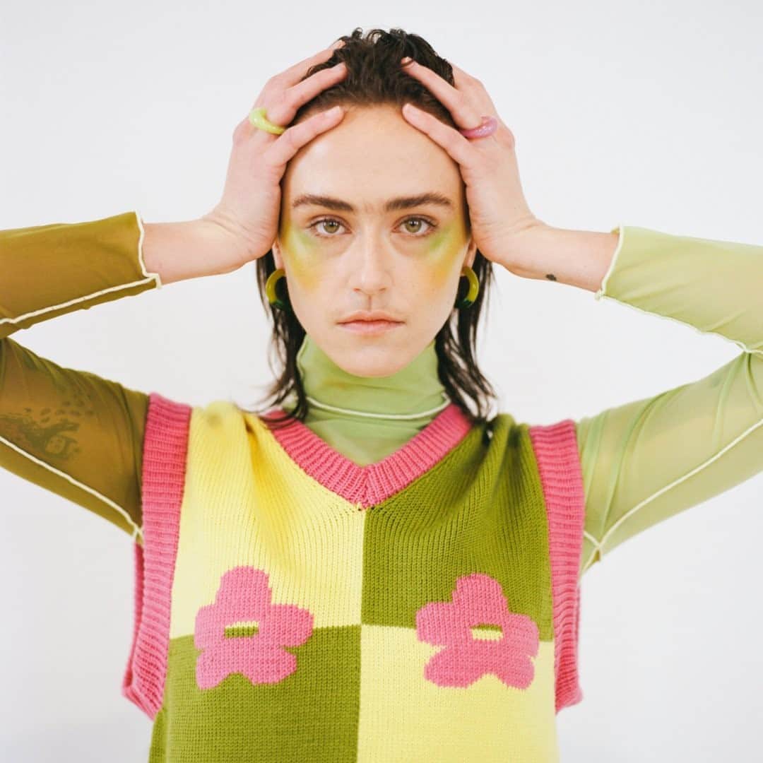 New York Times Fashionのインスタグラム：「The latest in slow fashion: ellaemhoff, second daughter turned model, dropped a micro collection (five pieces!) of knits today on a site for emerging designers, @mall.nyc. Photograph by @josefinasantos」