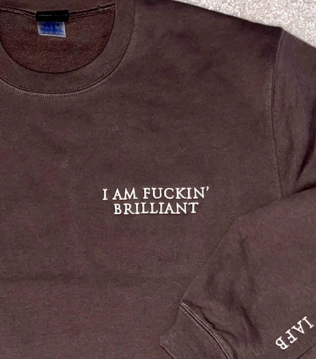 大沢伸一のインスタグラム：「#IAFB NEW SWEAT SHIRTS IN STOCK 胸刺繍🪡🌸春仕様 @rhyme.so  #iamfuckinbrilliant https://iafb.thebase.in/」