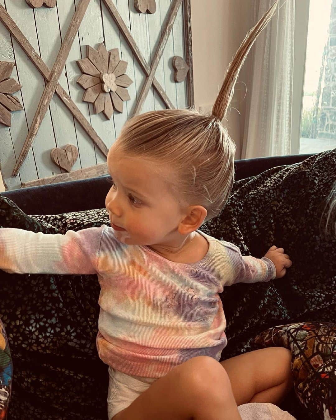 ジェシカ・シンプソンのインスタグラム：「This is what happens when your brother does your hair #BIRDIEMAE」