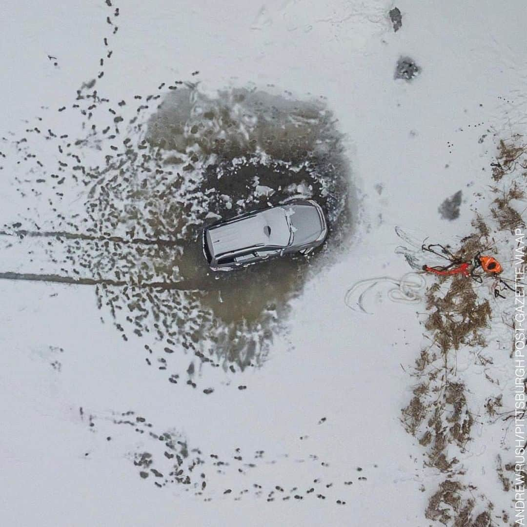 ABC Newsさんのインスタグラム写真 - (ABC NewsInstagram)「Emergency crews in western Pennsylvania removed an SUV that broke through the ice at North Park Lake in the town of McCandless.  Police say a 24-year-old man attempted to drive his vehicle across the lake before it fell through the ice about 15 feet from shore. The driver was unharmed.」2月19日 9時47分 - abcnews