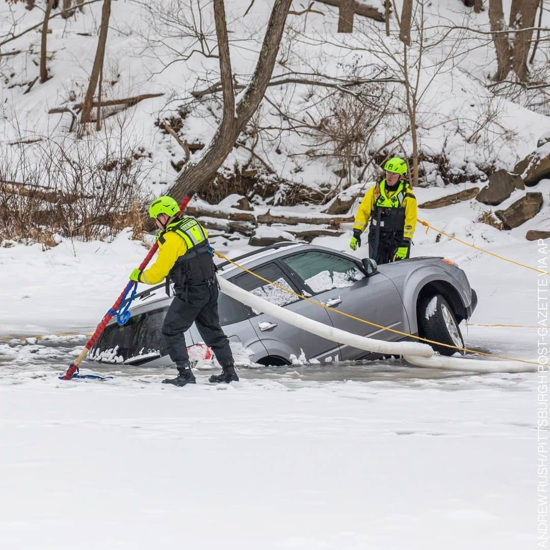 ABC Newsさんのインスタグラム写真 - (ABC NewsInstagram)「Emergency crews in western Pennsylvania removed an SUV that broke through the ice at North Park Lake in the town of McCandless.  Police say a 24-year-old man attempted to drive his vehicle across the lake before it fell through the ice about 15 feet from shore. The driver was unharmed.」2月19日 9時47分 - abcnews