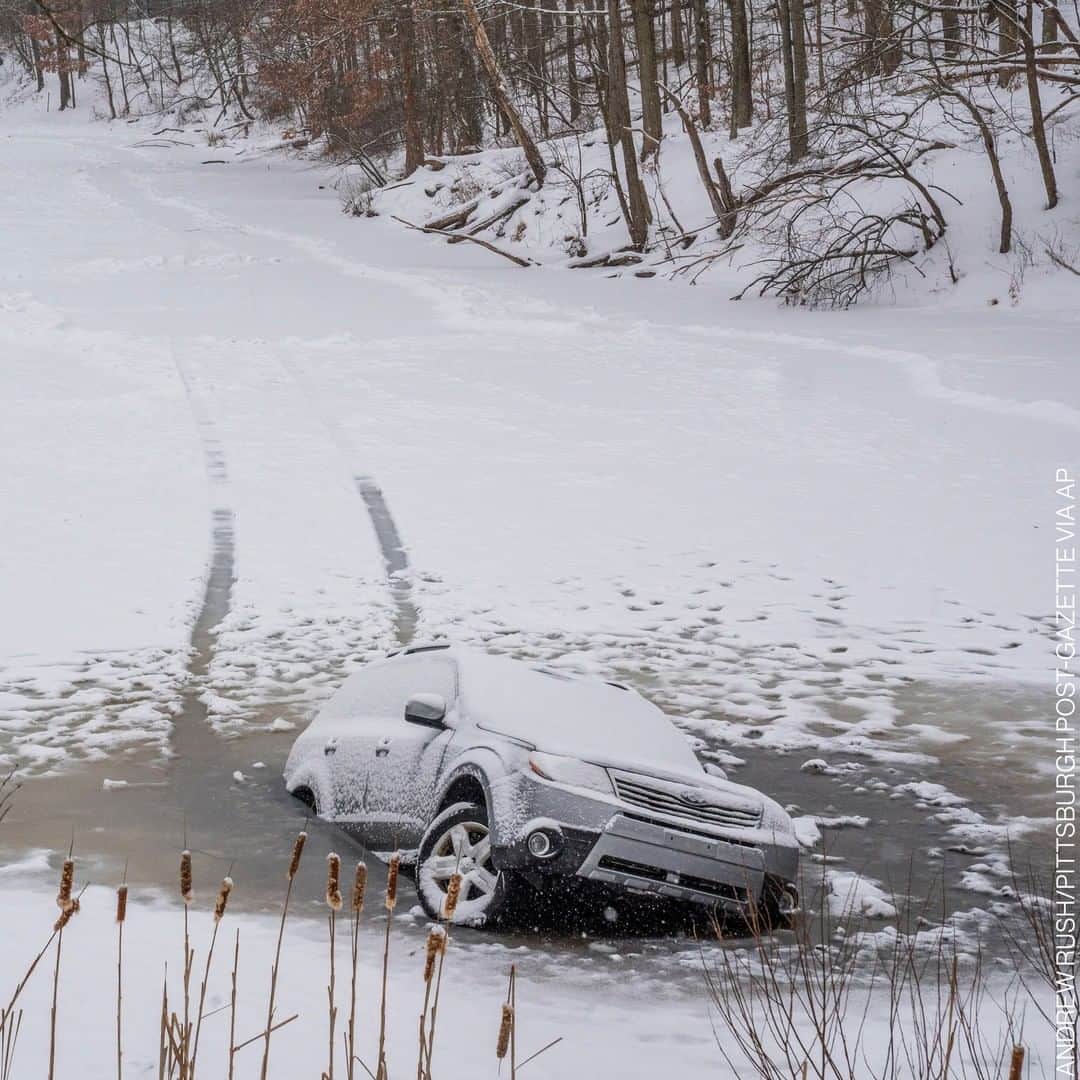ABC Newsさんのインスタグラム写真 - (ABC NewsInstagram)「Emergency crews in western Pennsylvania removed an SUV that broke through the ice at North Park Lake in the town of McCandless.  Police say a 24-year-old man attempted to drive his vehicle across the lake before it fell through the ice about 15 feet from shore. The driver was unharmed.」2月19日 9時47分 - abcnews