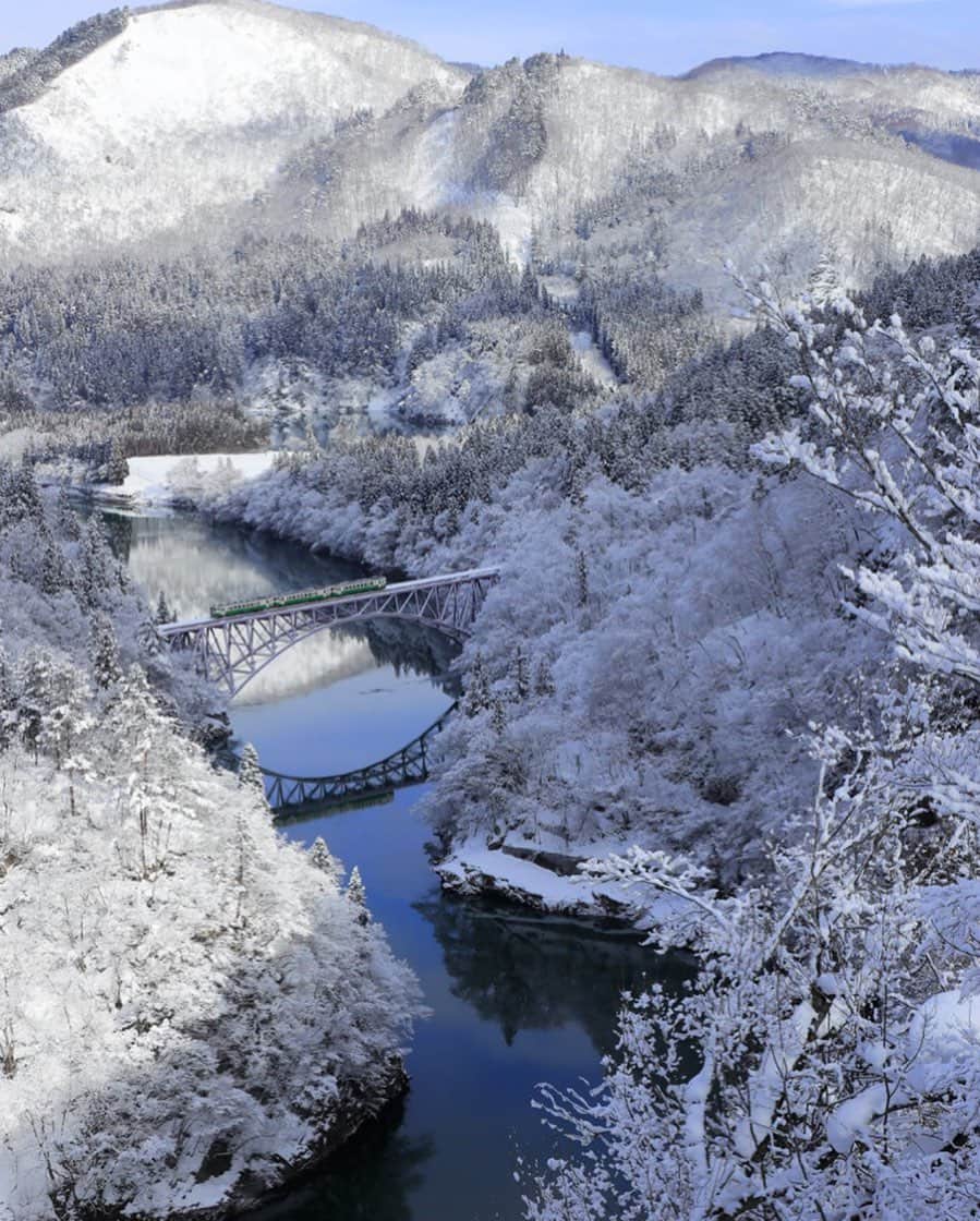 Rediscover Fukushimaさんのインスタグラム写真 - (Rediscover FukushimaInstagram)「Would you visit here? Well you can, next Thursday!😮✨  We will be hosting our second livestream on Facebook at Travel Fukushima Japan at the No. 1 Tadami Bridge View Spot! ❄️ ( https://fukushima.travel/destination/no-1-tadami-bridge-view-spot/58 )  This time we will feature a special guest Mr. Igarashi (Igarashi-san) who was born and raised in this town, Mishima Town, where you can see this beautiful view. 🥰✨  Join us LIVE and let’s watch the train cross the bridge over the Tadami river together! We will also be doing a Q&A, so please do repairs questions for us about traveling in Fukushima. 🤔✨  I will be interpreting for Igarashi-san so please be patient as I translate question into Japanese and translate Igarashi-san’s responses. 😁💕  I hope you can join us! See you next Thursday on Facebook Love starting at 9:00 a.m. Tokyo time. If you aren’t sure what time that is for you, send me a message! 💗😄  ( #japan #fukushima #fukushimagram #fukushimatravel #japantravel #japantraveller #japantravelphoto #livestream #livestreaming #livestreamevent #livestreamjapan #japanlive #japanlivetour #tadamiviewpoint #japone #japonisca #japonica #giappone #travel #virtualtour #virtualtravel #virtualtours #virtualtourjapan #japanese #japanesestudy #japanesestudying #romanticview #romanticviews #beautifuljapan )」2月19日 9時48分 - rediscoverfukushima
