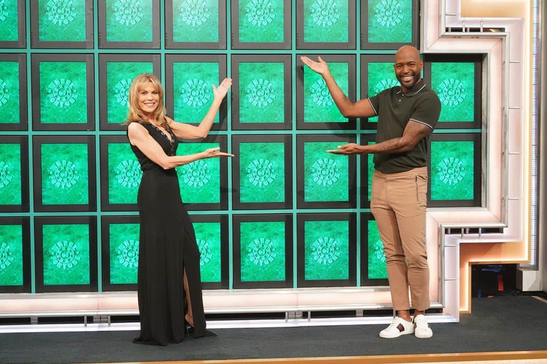 アメリカン・ブロードキャスティング・カンパニーのインスタグラム：「It’s that time of week! 👏 Join @karamo, @officialvannawhite and more of your favorite celebs for #CelebrityWheelOfFortune now!」