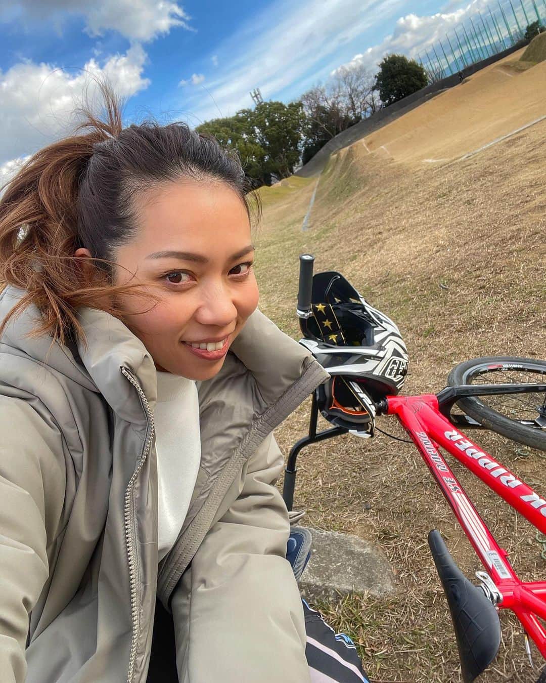 飯端美樹のインスタグラム：「めっちゃ乗る気満々な週に限って、連日コース開かず🤦🏽‍♀️ 週末は乗れますように🙏🏽 #bmxlife」
