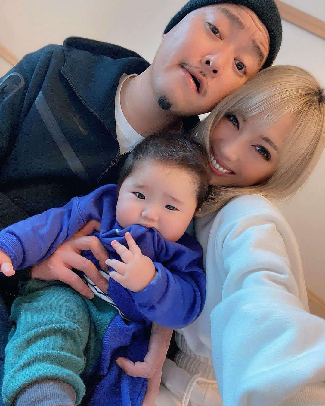 角田麻央さんのインスタグラム写真 - (角田麻央Instagram)「👨‍👩‍👦 #lovemyfamily 🌞🤍」2月19日 9時58分 - maotsunoda888