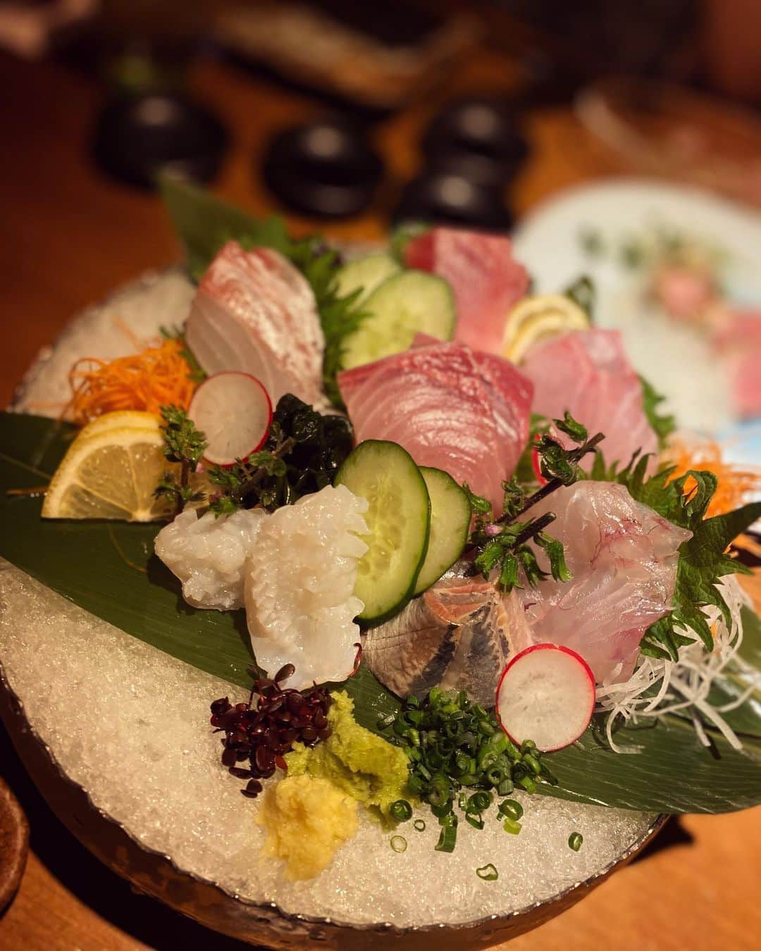 のインスタグラム：「20時以降もやってるよー　@門　  連日混んでるので、ぜひ予約を。広いので当日でも割と行けます✨予算1人5000円程💸  #居酒屋　#酒好きな人と繋がりたい 焼鳥　#恵比寿　#恵比寿グルメ #トリュフ　#うに　#izakaya  #蕎麦 #そば　#蕎麦スタグラム #蕎麦屋　#和食 #washoku #外苑前　#グルメ好きな人と繋がりたい #グルメスタグラム #グルメ部 #グルメな人と繋がりたい #グルメ好き　#飲食店応援　#飲食店がんばろう」