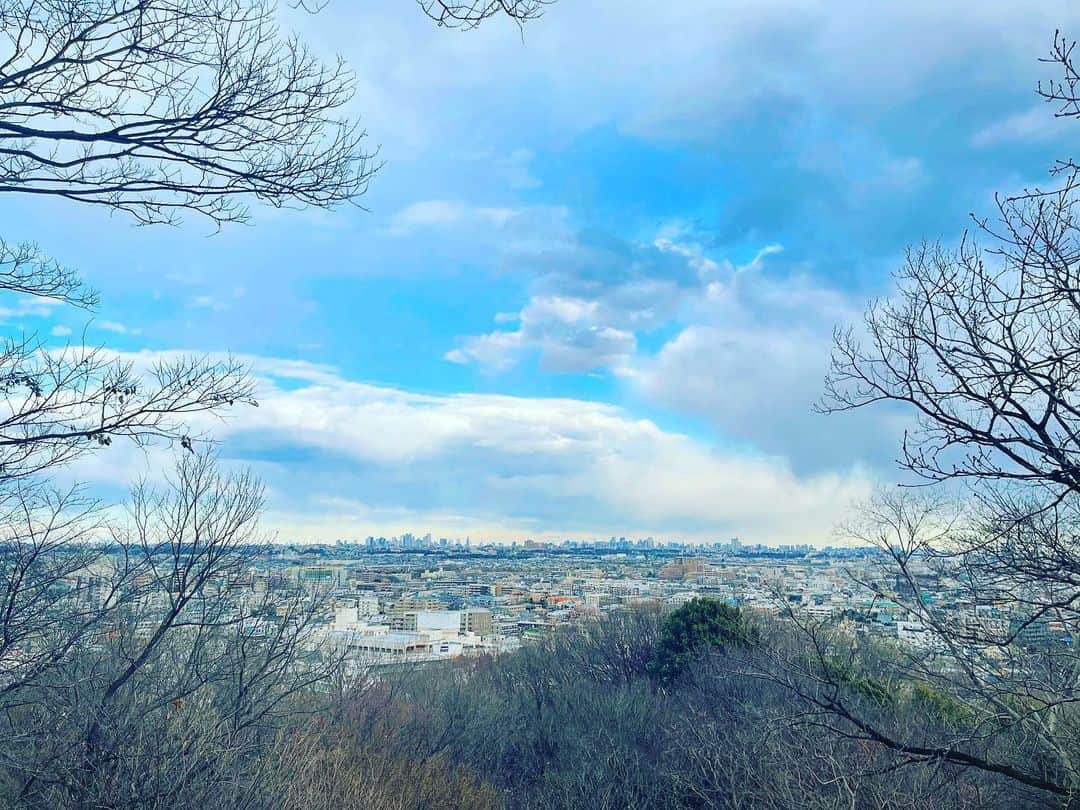 井上侑さんのインスタグラム写真 - (井上侑Instagram)「朝ウォーキングすると とてもお腹がすいて 朝食もりもり食べてしまうのです  今日も 楽しい一日を♪  #walking #sky #clouds #時々遠くを見てみたり　#深呼吸　#deepbreath」2月19日 10時04分 - yuinouehappy
