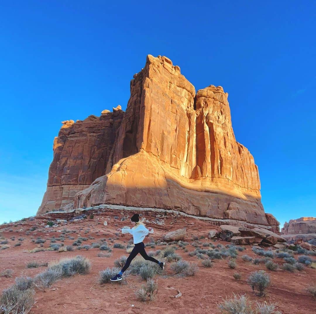 のインスタグラム：「A solo adventure through Arches National Park」