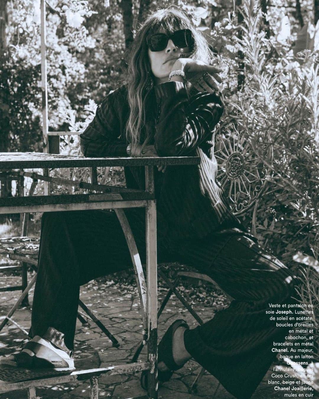 カロリーヌ・ド・メグレのインスタグラム：「One more year, bigger shades 😎🤘🎂🍸」