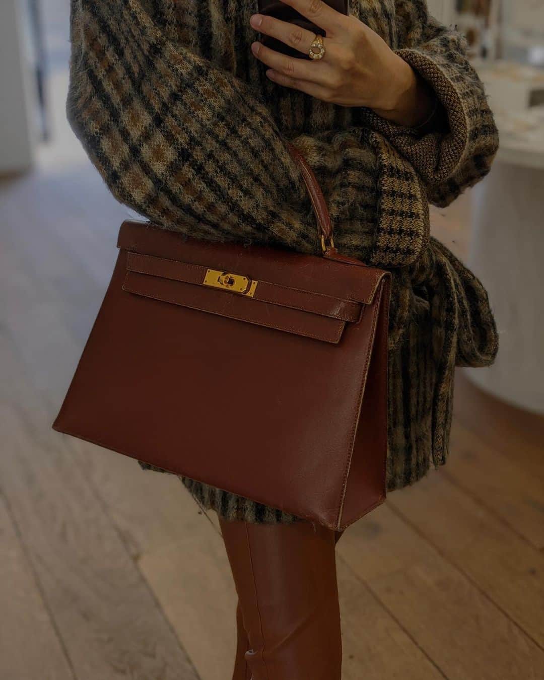 Icumi Oohamaのインスタグラム：「bag ： @hermes @hedy_japan   リングも数年前から愛用している HERMESのもの。 このブランドこそ一生モノです。」