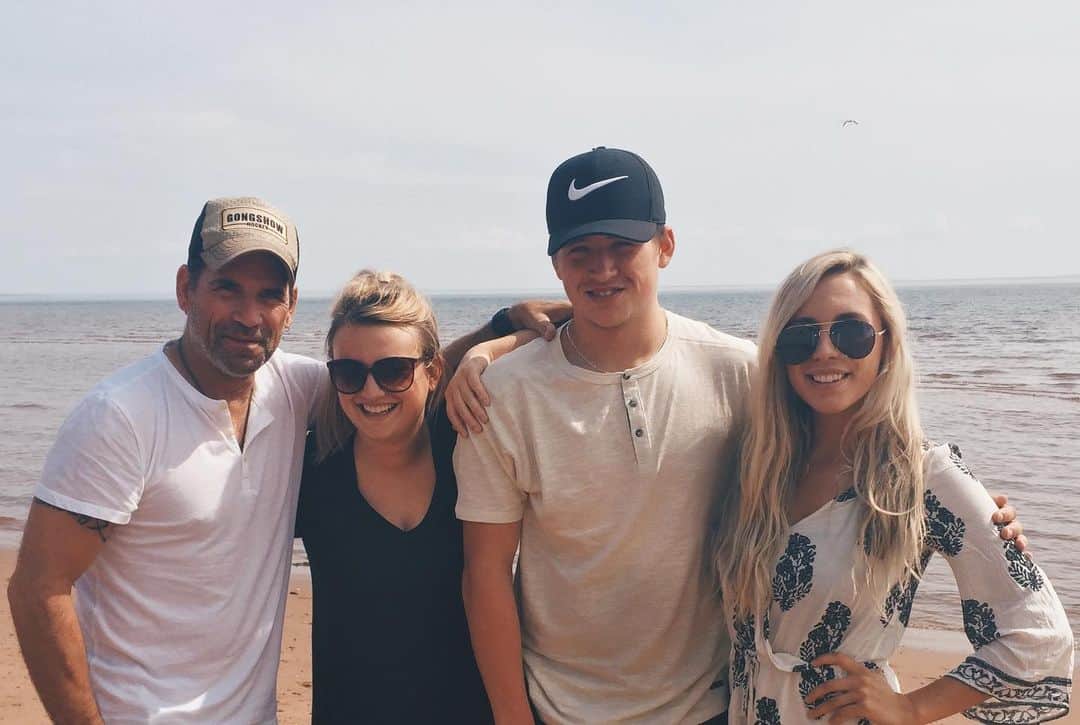 Kalyn Nicholsonさんのインスタグラム写真 - (Kalyn NicholsonInstagram)「old postcards from prince edward island 🌾  how many old pictures and life chapters have you revisited since the pandemic started? it’s very comforting to look back and remember times when going to the beach and watching the sunset with your people we’re the norm. It’s also very therapeutic to realize you’re not the same person you used to be.  No matter the changes, I’ll bet you’ve grown.   ——  I remember the summer these photos were taken I was so fixated on trying to look “tumblr”. I got so lost in that illusion of perfection sauce, that no matter how hard I tried (which was very hard) I really struggled to feel good enough. I was self-conscious-consumed; constantly trying to prove I was worthy of following or looking up to. That often led to me not fully grasping a lot of the true, yet simple joys around me.   Now I look back and remember my brother being super excited to help me take fun pictures & Alaska by Maggie Rogers playing on the radio when we drove out to point prim lighthouse. This pink sky is in the exact same place I saw it years before when my poppa was still alive and told me “pink skies at night, sailors delight”. It felt like he was winking at me from the sky so I took a picture (those ones you never think about posting but look back and are so glad you took). I remember going to a renovated bar barn with a group of my family to see a musician play that my dad had been looking forward to the whole trip. We took silly Snapchat’s in the car ride over and spent the majority of those nights just hanging out, playing cards and making trips to Coopers for cinnamon buns and jars of sliced pickles.   I’m glad I’m not this girl anymore, but I’m also very thankful that she paid attention to more than just the pressures she felt inside her head.」2月19日 10時13分 - kalynnicholson13
