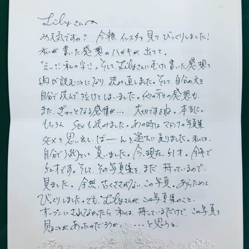 LiLyのインスタグラム：「美しいメロディ のような筆跡。  「私は自分の 50代がとっても 楽しみなんだぁ」  って大切な人に 伝えて電話を切ったら このお手紙が届いていた。  「お元気ですか？」 「ありがとうございます。 わたしはとっても元気です」  私が書いた物語が 引き寄せてくれた 読者の方とのご縁は、 深い。  たとえ今世ではリアルで 近づく運命にはなかった としても、確実に コアな部分にご縁がある。  不思議な関係、 感謝致します。  #ありがとうございます #まるで音楽　#melody #文通　  ▶︎書いてよかったなぁ。 #別ればなしTOKYO2020 #新刊sex #マドンナ　🌹」