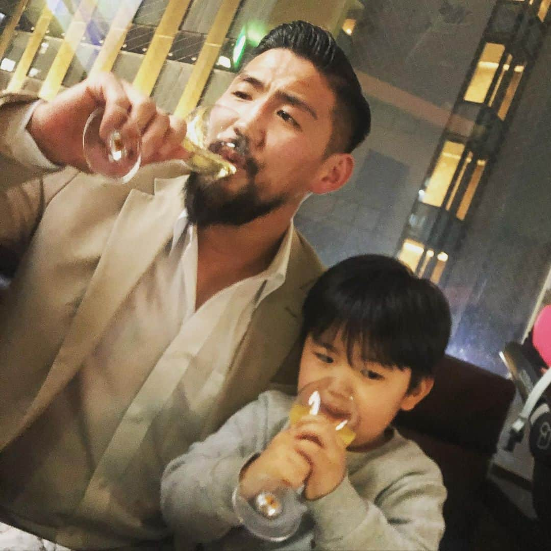 大澤茂樹さんのインスタグラム写真 - (大澤茂樹Instagram)「息子と一緒に酒飲める日が早く来ると良いな！ #息子 #son #kids #boy #3歳 #3y #家族 #family #六本木 #roppongi」2月19日 10時28分 - shigeki_osawa