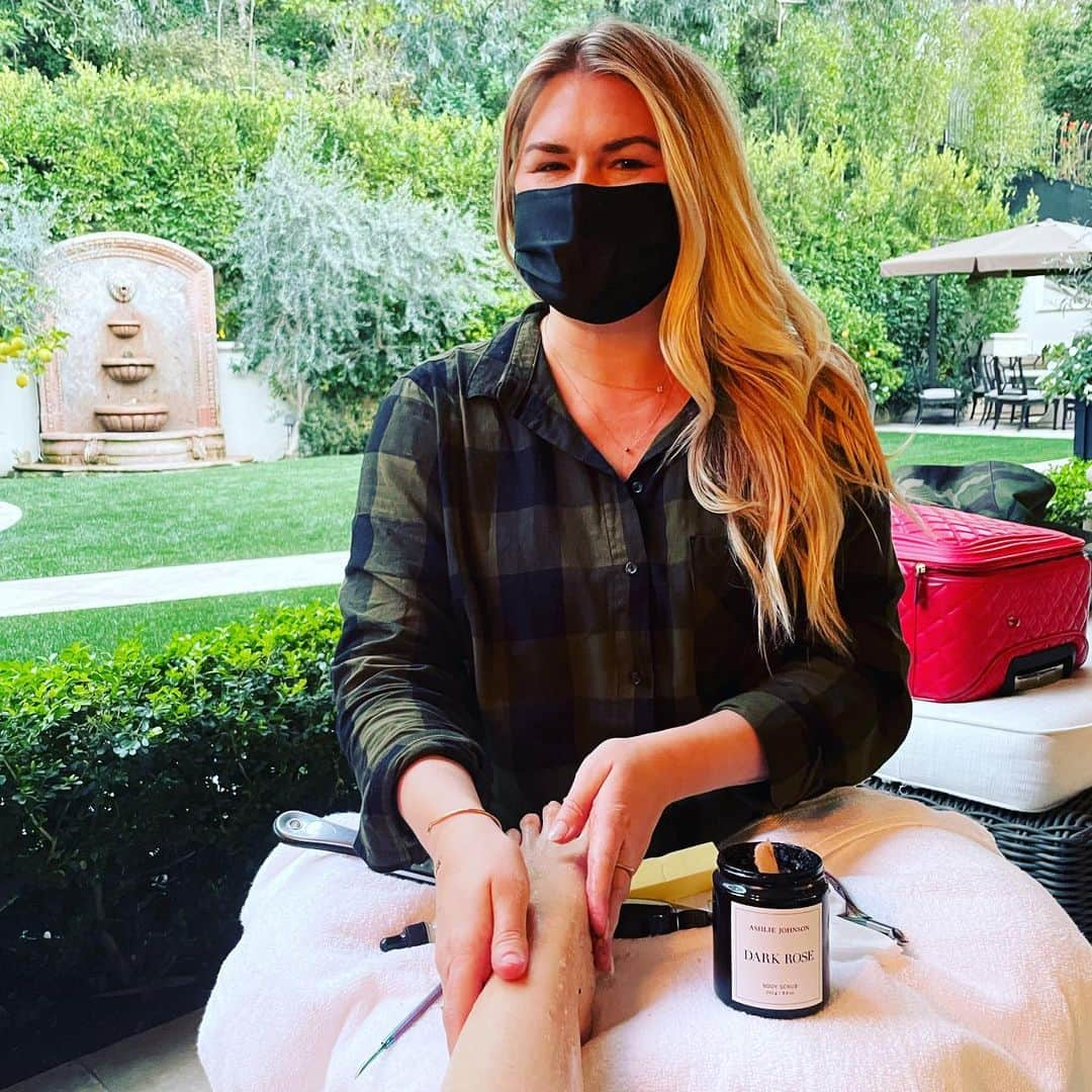 ソフィア・ベルガラさんのインスタグラム写真 - (ソフィア・ベルガラInstagram)「Thank you @ashlie_johnson for the best scrub ever!!! 💅🏻💅🏻」2月19日 10時43分 - sofiavergara