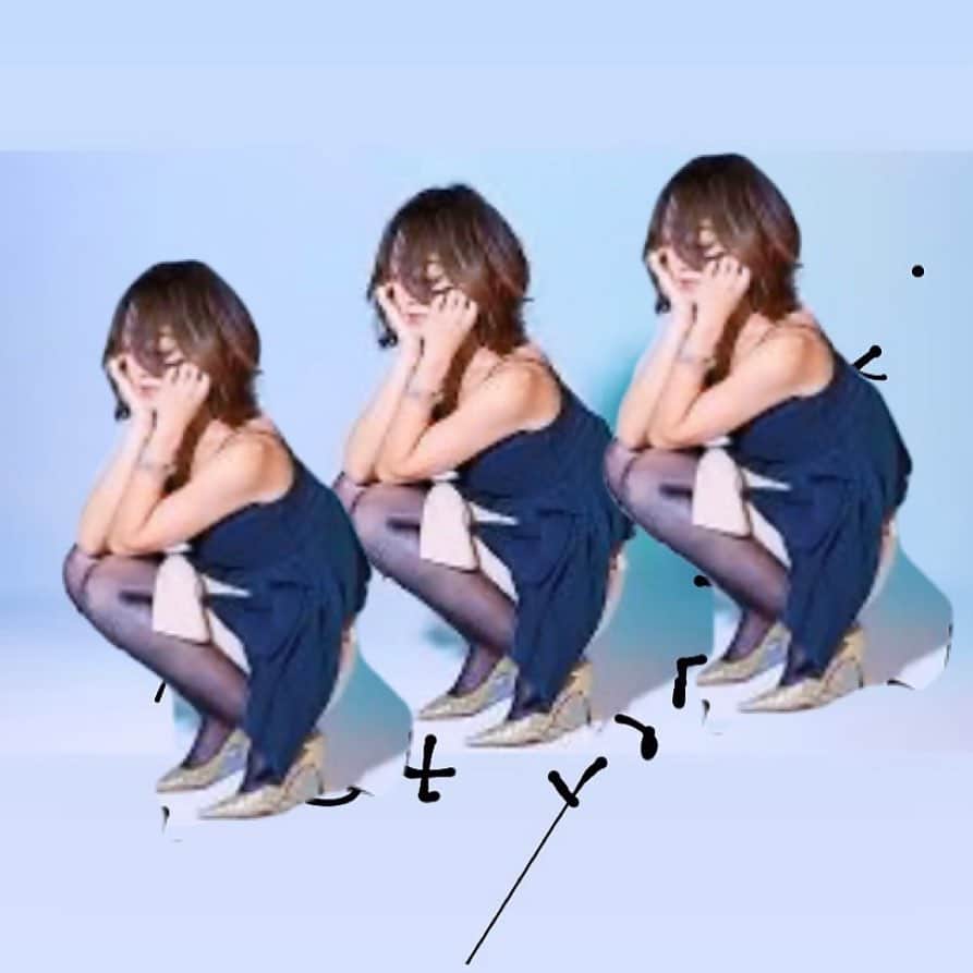 LiLyのインスタグラム：「30代も、あと残り10ヶ月。 手に負えないほど分厚い 小説の中を生きてる気分。 書かなきゃ。  #書くことは生きること 🖋 #30代　#育児仕事時々熱愛」