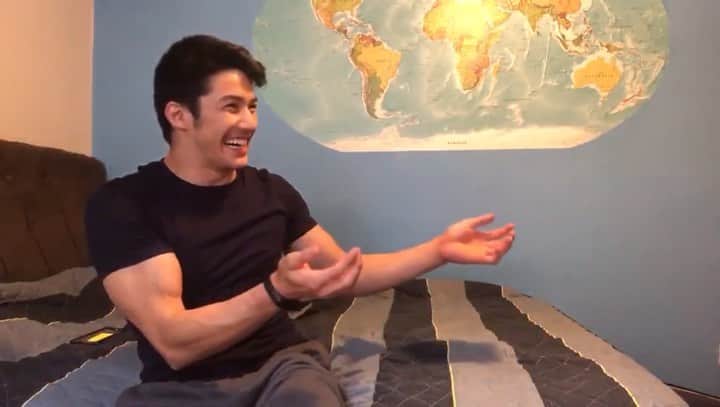 アルトゥール・オヤカワ・マリアノのインスタグラム：「Fala, torcedores!  Vídeo hoje MUITO especial com a EX. Como assim? Calmaaaa, ex atleta, atual treinadora e minha ex? Assiste que você vai entendeeer!   A Ingrid Messias está no #NonôEntrevista pra contar detalhes da trajetória na ginástica artística, os bastidores do lado atleta e também treinadora.   Somos BFFs, demos muita risada nessa gravação! Conta pra gente o que você achou!   Quem mais querem ver por aqui? Até semana que vem! Link na Bio e nos Stories. • • • Produção do Canal do Youtube: @otd_oficial」