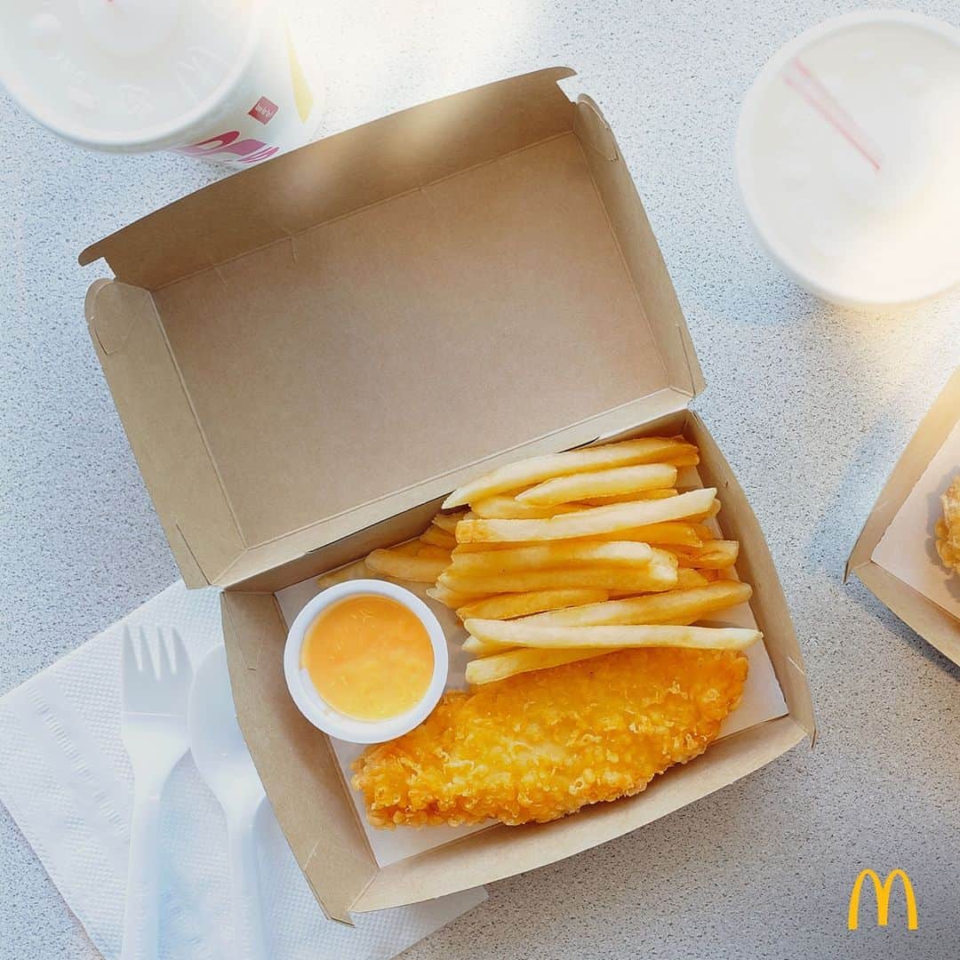 McDonald's Philippinesのインスタグラム：「TGIF — Thank goodness it’s fish! End your week with this tasty pairing of crispy golden fish fillet paired with our World Famous Fries. Get your McDonald’s Fish & Fries today.   Visit a McDonald’s near you and order via Dine-In, Take Out, Drive-Thru, or Pick-Up. You can also order via the McDelivery PH app, website, or thru our hotline 8888-6236 (NCR).」