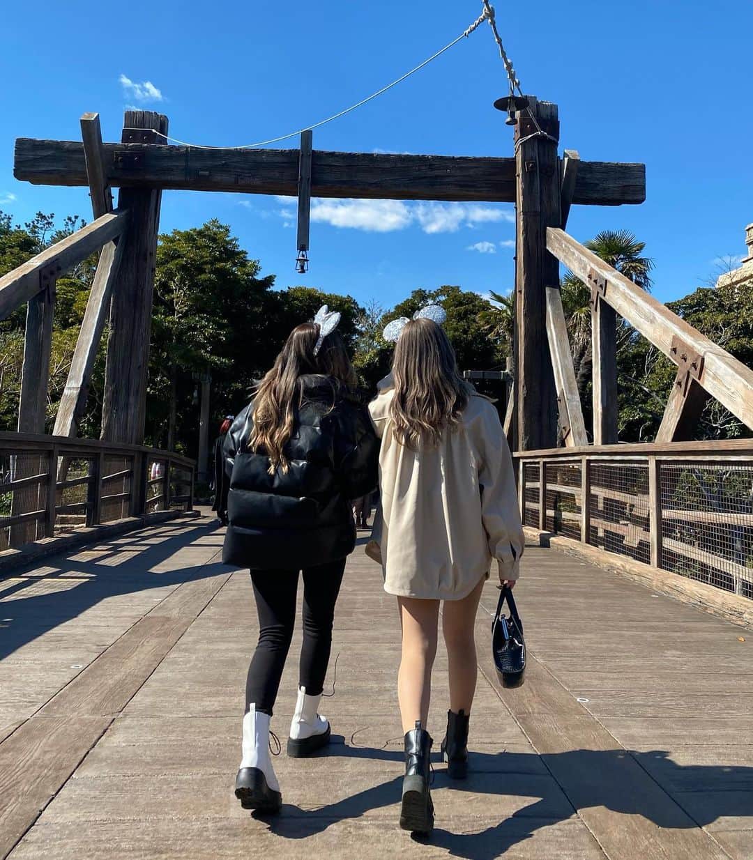 ハルカのインスタグラム：「後ろ姿集」