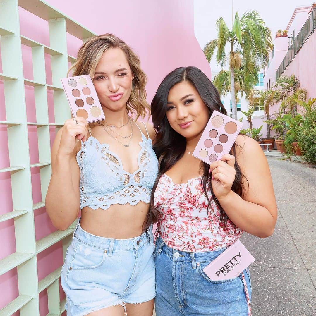 Tarte Cosmeticsさんのインスタグラム写真 - (Tarte CosmeticsInstagram)「Iconic besties @alisha & @missremiashten with our NEW #prettybasicxtarte collection! ✨ Grab this everyday eye & cheek palette with 2 FREE minis for ONLY $35 USD ($57 USD value)! #crueltyfree #rethinknatural」2月19日 11時03分 - tartecosmetics