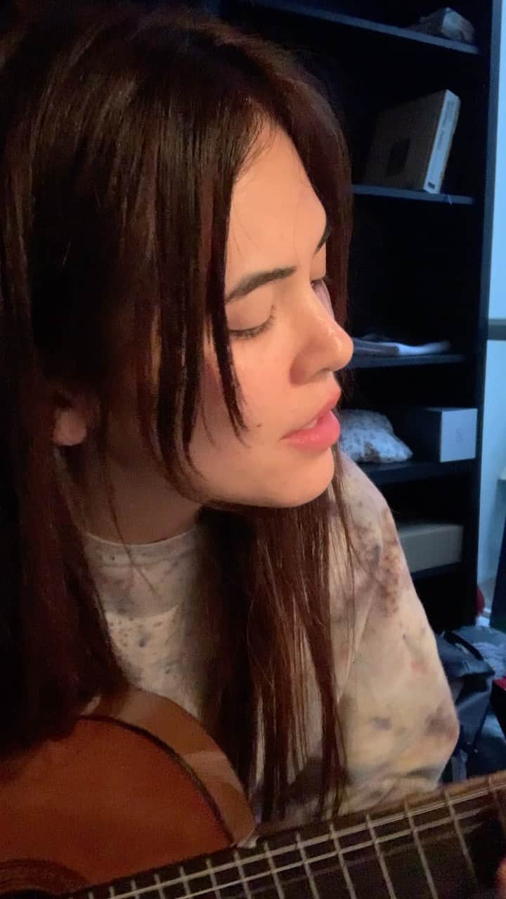 プリシラ・アーンのインスタグラム：「Just for fun. Original song by Kamal. @kamalnw」