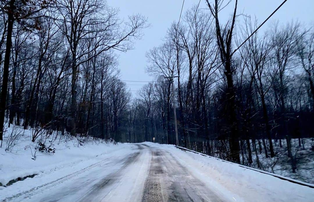 マシュー・リバティークのインスタグラム：「White knuckling in Hudson Valley but it’s sooooo great to be somewhere else. #thelife #TheWhale」