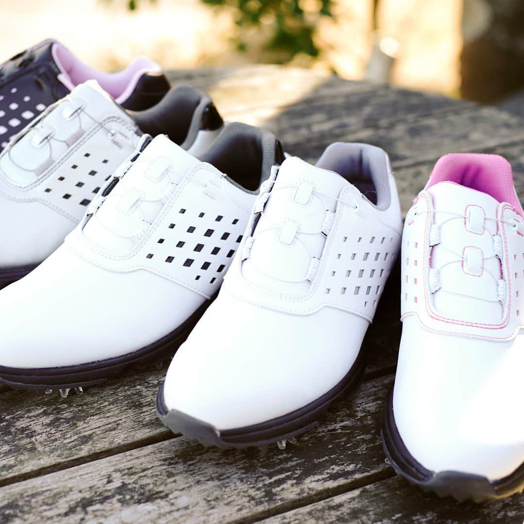 Footjoy Japanさんのインスタグラム写真 - (Footjoy JapanInstagram)「“ラウンドを彩る 軽やかさと心地よさ”  優れた防水性、しなやかで足に馴染みやすいアッパー、軽くて屈曲性の高いソール、足当たりが良く心地いいインソール。  どこをとっても前作よりパワーアップした、 NEW＜eComfort＞！  春の変わりやすい天候やどんなライでも、快適にプレーが続けられます！  本日2/19、ついに発売です！  #footJoy #footjoyjapan #フットジョイ #golf #golflife #ゴルフシューズ #golfshoes #footjoyapparel #フットジョイアパレル #ゴルフウエア #ゴルフグローブ #golfglove #ecomfort #イーコンフォート」2月19日 11時12分 - footjoy.japan