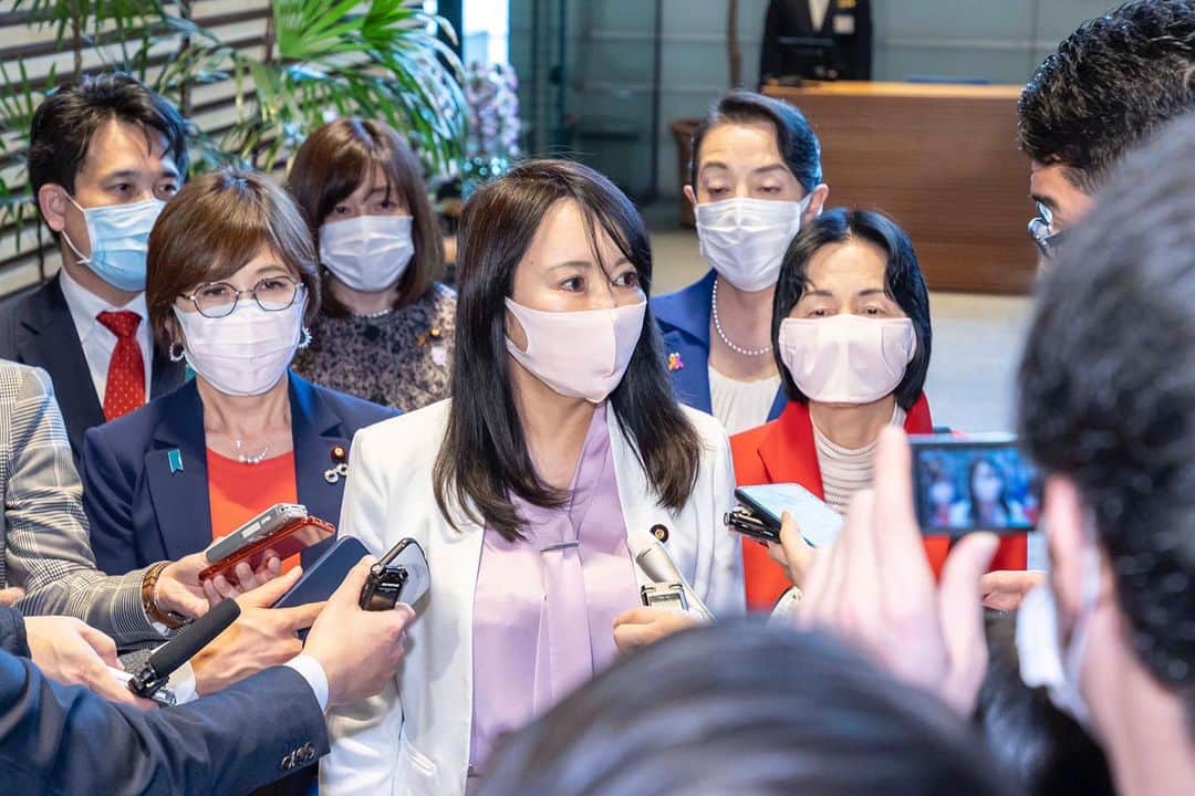 のインスタグラム：「. 菅義偉総理大臣へ、コロナ離職の女性のデジタル転職支援などの申し入れを行いました。  #自民党女性活躍推進特別委員会」