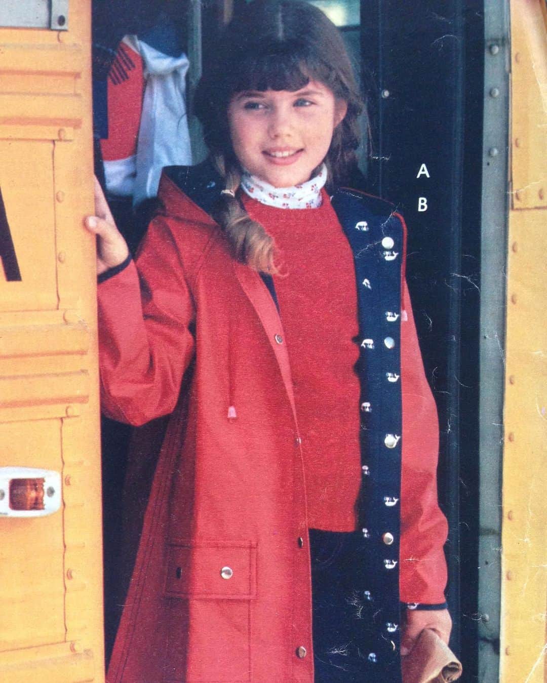 ティファニー・ティーセンのインスタグラム：「#tbt Just dreaming of when my own kids will finally get to go back to real school 😳」