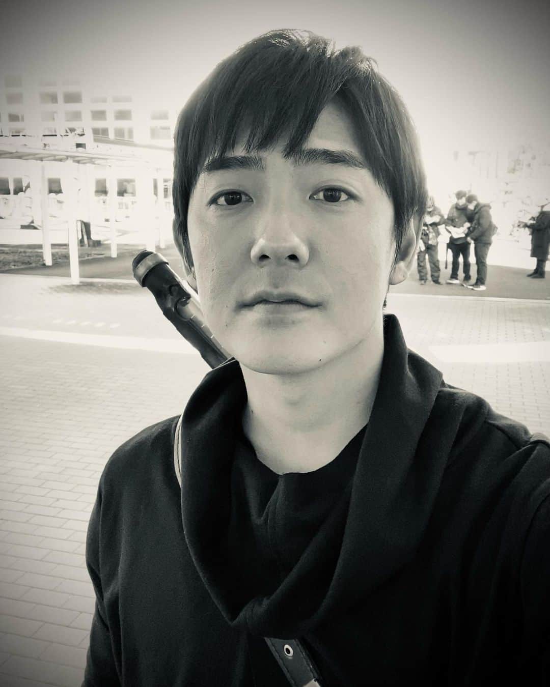 長田成哉のインスタグラム：「さて、いよいよ 明日「スーパー戦隊MOVIEレンジャー2021」公開日ですね。  "メモリーオブソウルメイツ"   この言葉の意味を是非体感していただけたらなと思っております。  ではオサダは現場に行ってきます。  #花粉で顔がピリピリすんなぁ」