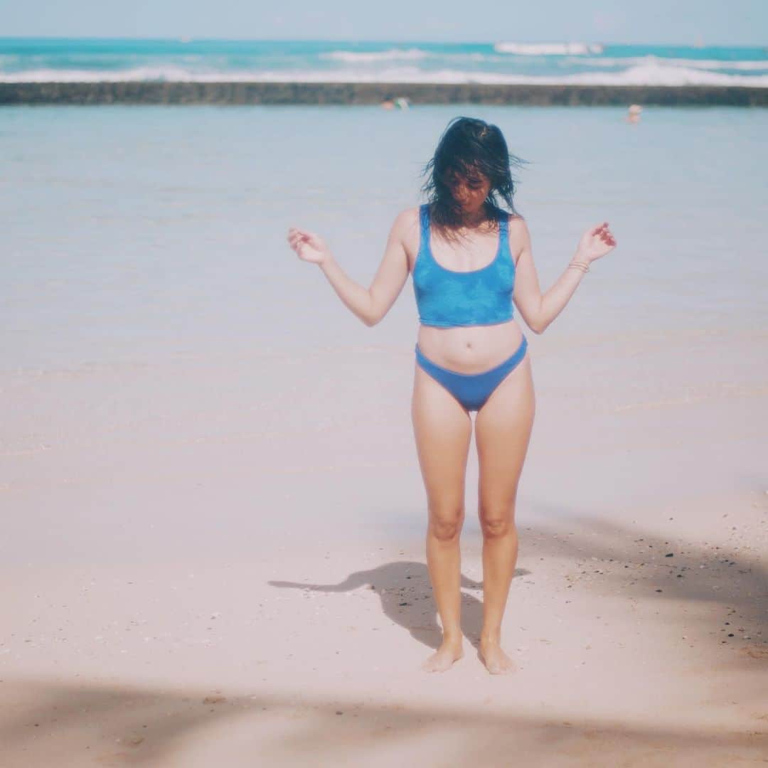 アリッサ ウーテンさんのインスタグラム写真 - (アリッサ ウーテンInstagram)「Missing Waikiki Beach Days 💙 PC @lovekimiko」2月19日 11時54分 - alyssawooten