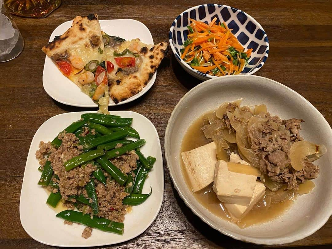 山崎ケイさんのインスタグラム写真 - (山崎ケイInstagram)「いんげんと豚肉の香味炒め 肉豆腐の残り にんじんとかいわれ大根のナムル 前日にテイクアウトしたピザ  フォロワーの方から教えていただいたいんげんと豚肉の香味炒め美味しかったです😍  https://www.yutori.co.jp/recipe/?_action=detail&recipe_id=1132  #献立 #おすすめレシピ教えてください」2月19日 11時48分 - kei_yamazaki_aisekistart