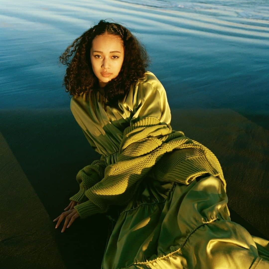 ルミネ公式のインスタグラム：「“IT'S NEW” WEEK 2021 S/S YOUR COLOR 2.1 MON-2.24 WED  人それぞれの個性=カラー。世の中を鮮やかに彩るファッションのカラー。 それぞれのカラーを尊重し合って、繋がって、みんなで生きる。  2021年は晴れやかな気持ちで、鮮やかに生きたい。  新しい時代が色彩豊かで、人間らしい心の豊かさを大切にする時代になることを祈って。  Creative direction & Fashion direction @takuyachiba Creative direction & Art direction @yagonaonori  Photo @picpicpiczo Styling @keikohitotsuyama Hair @yukoaoi Make-up @naomi_t_dakuzaku Producer @satorukomura @shunya_watanabe  Production @thousand_inc」
