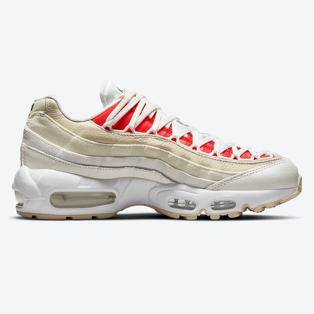 HYPEBEASTさんのインスタグラム写真 - (HYPEBEASTInstagram)「@hypebeastkicks: @nike has reworked the Air Max 95 with an upgraded lacing system. Coming in a “Sail/Black/Chile Red” colorway with a premium tumbled leather and canvas construction, the shoe's main dual lacing detail extends all the way to the top of the toe box and obscures the red mesh applied for a contrast design. Branding comes in the form of mini Swooshes at the heel, “AIR MAX” tongue badges, printed insoles and “NIKE AIR” marked at the rear. The women’s exclusive is set to release in the coming weeks for $180 USD.⁠⠀ Photo: Nike」2月19日 12時01分 - hypebeast