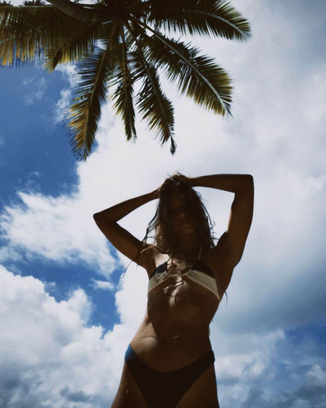 マリア・マーフィーのインスタグラム：「Found some blue skies today @maoiswim 💙」