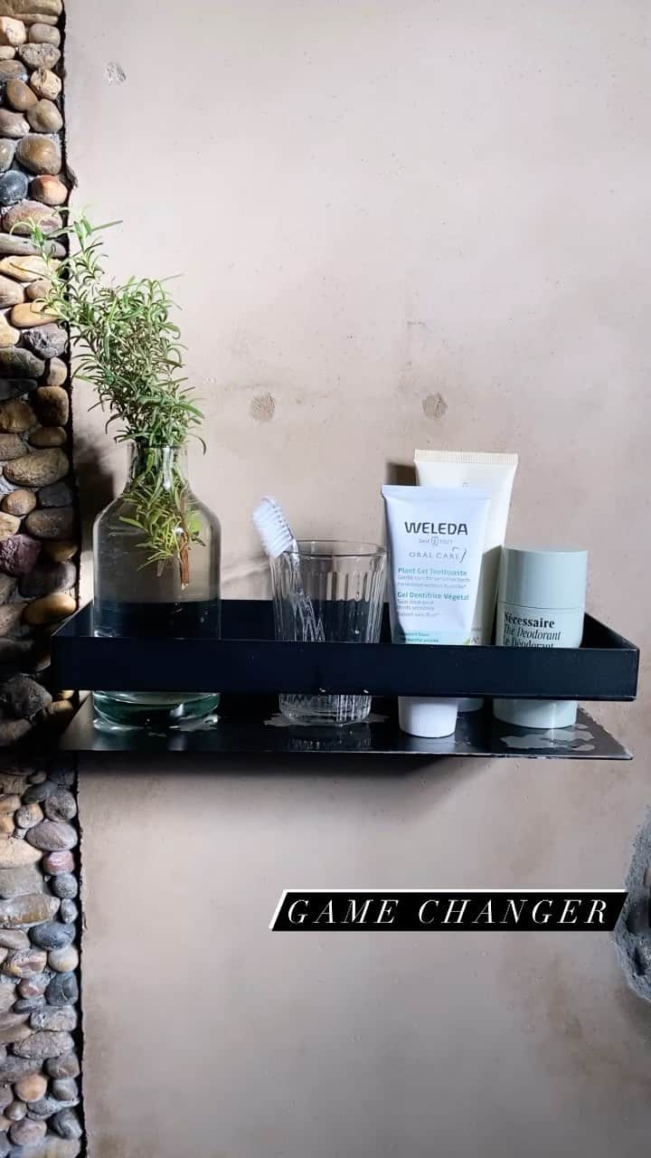 JO BAKERのインスタグラム：「G A M E • C H A N G E R S 🍃 1- @weleda_usa  Plant Based Toothpaste!!!!! Wow. Insanely tasty, clean, minty gel wonder with no nasties!!!!! #notanad this one  is being bought in bulk. Never going back!!!!!!!!!!!!!!!! #weledatoothpaste 🙌🏻 2- @arconalosangeles Cranberry Commage ~ iddy bitty gritty to gentle slough away the outer deadness!  3- @necessaire Eucalyptus Deodorant ....is there anything you create that I don’t become instantly obsessed with????? #brandobsessed #neccesaire Just sharing things I believe deserve  #gamechanger status!! #jobakermakeupartist #makeupartist #skincare #skincaretips #skincareobsessed」