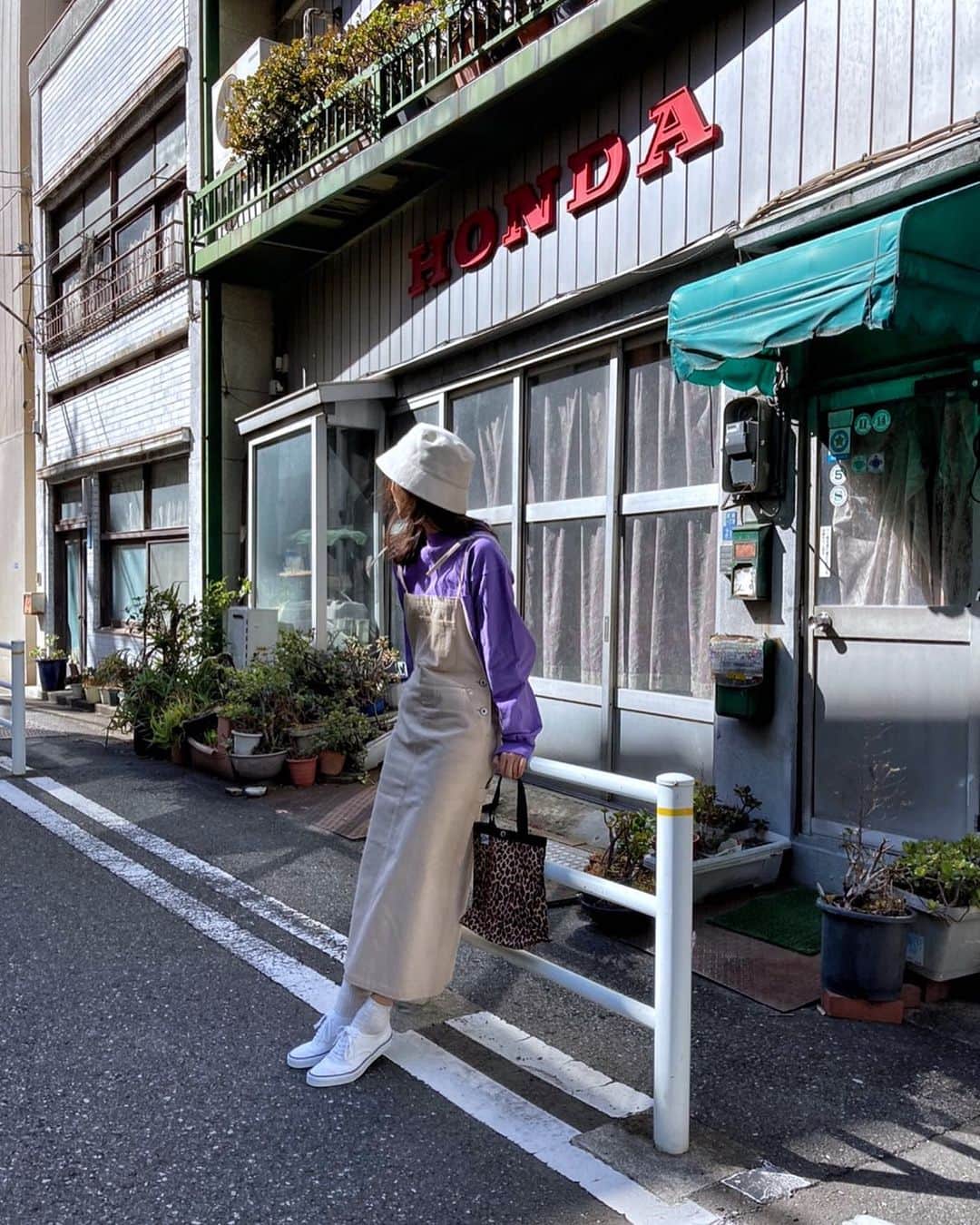半田麗のインスタグラム：「🦋🐞🐝🌵」