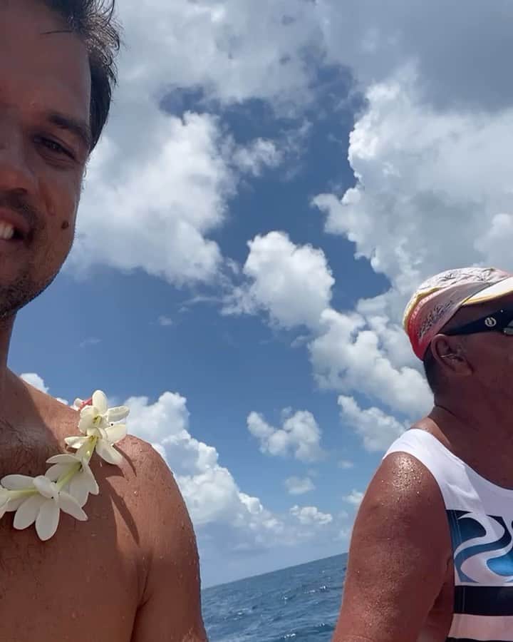 ミシェル・ボレーズのインスタグラム：「What a trip ! Mauruuru benoit et nounou pour l’accueil. C’est toujours un plaisir de passer du temps dans les Tuamotu . Merci à tout les boys pour la bonne vibe dans le line up et sur terre . A refaire !! @molaurens  @tikanuismith  @timmckenna  @kirvanb  la famille teakura et tout les autres .」